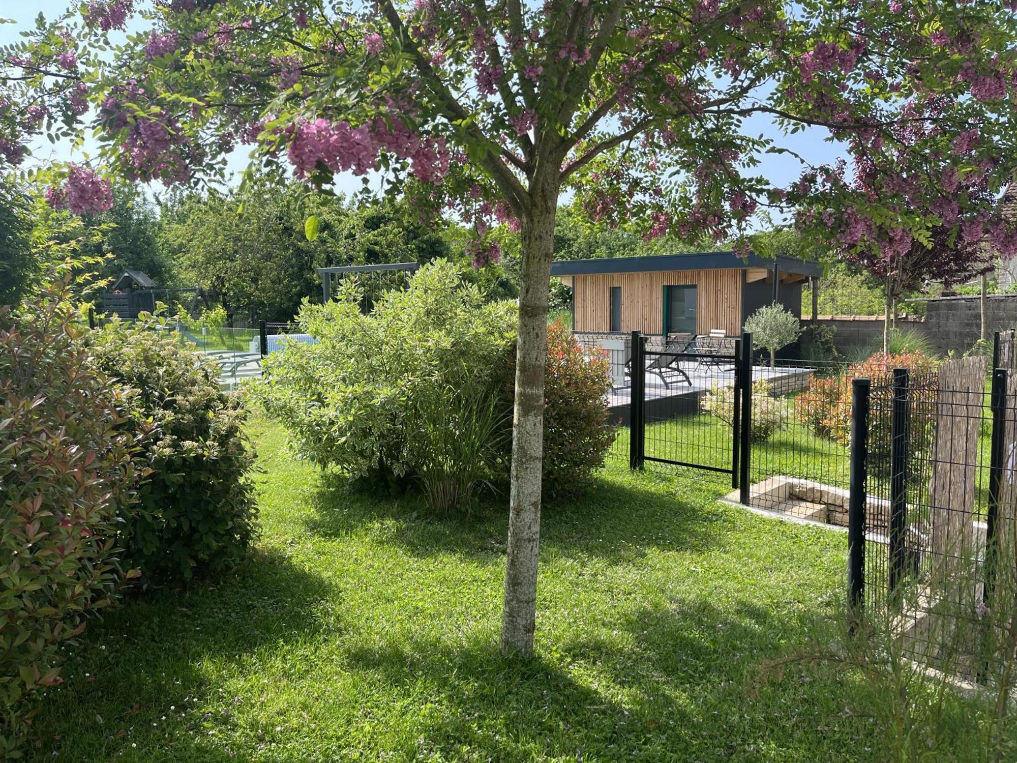 Appart-Hotel N 3 Avec Terrasse, Piscine, Petit-Dejeuner Et Parking Prive Chouzelot Екстериор снимка